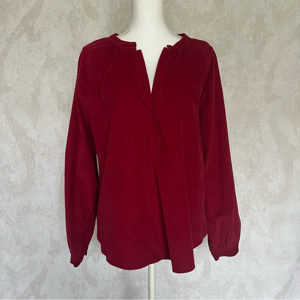 Women’s Red Top with Long Sleeves in Size XXL.